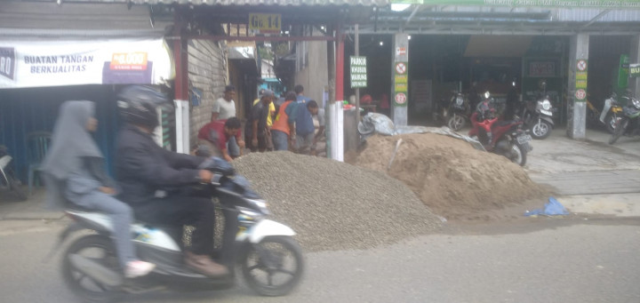20 November 2022, proses pengecoran Jalan Di Cendana RT.012 oleh Pokmas Cendana