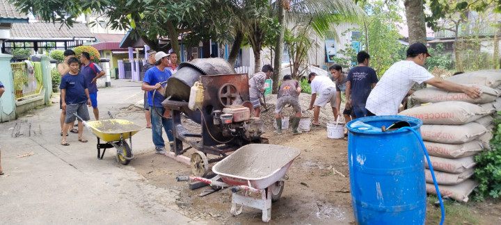 20 November 2022, kegiatan pengecoran Gang di RT.010 Jalan Cendana oleh Pokmas Cendana
