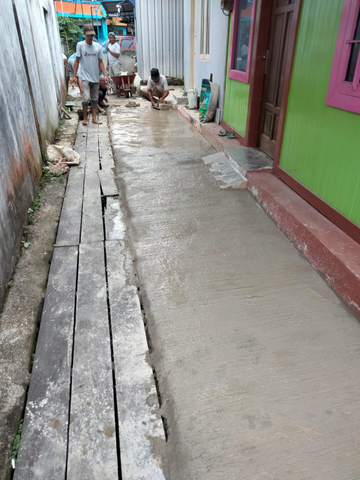 20 November 2021, telah dilaksanakan kegiatan Gotong royong di Jalan Cendana Gang Amal RT.013 sebagai bagian dari kegiatan Probebaya