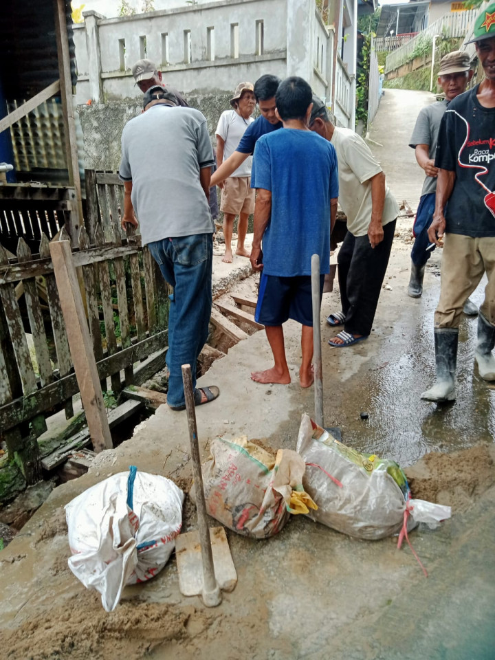 20 November 2021, telah dilaksanakan kegiatan Gotong royong di Jalan Cendana Gang Amal RT.013 sebagai bagian dari kegiatan Probebaya