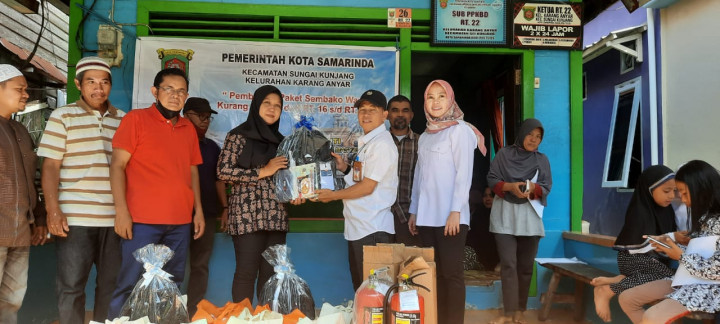 23 November 2022, penyerahan bantuan sembako alat sekolah dn APAR dari pak lurah karang Anyar ke Pokmas Meranti beserta warga yg menerima bantuan