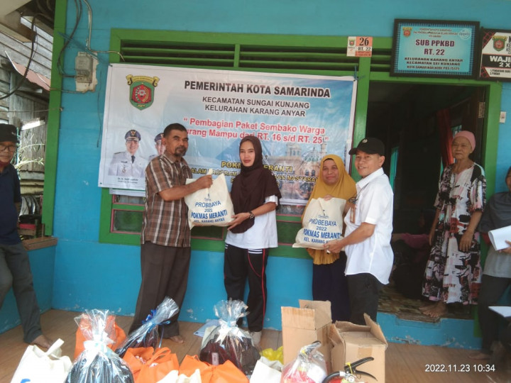 23 November 2022, penyerahan bantuan sembako alat sekolah dn APAR dari pak lurah karang Anyar ke Pokmas Meranti beserta warga yg menerima bantuan