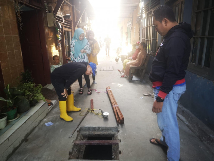 25 november 2022, Lurah Karang anyar bersama Kasi Ekobang dan LH serta Kasi pemerintahan Kel. Karang Anyar meninjau lokasi kegiatan pembangunan bidang sarana dan prasarana program probebaya kel. Karang Anyar Tahun 2022 di RT 32 serta RT 13