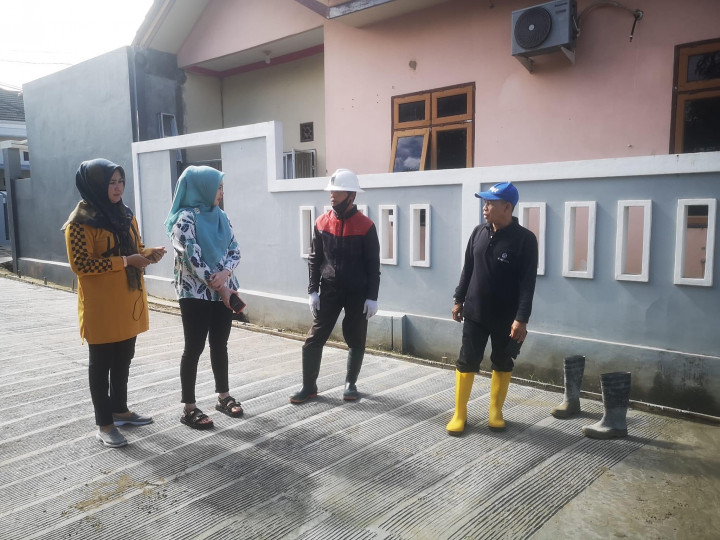 25 november 2022, Lurah Karang anyar bersama Kasi Ekobang dan LH serta Kasi pemerintahan Kel. Karang Anyar meninjau lokasi kegiatan pembangunan bidang sarana dan prasarana program probebaya kel. Karang Anyar Tahun 2022 di RT 32 serta RT 13