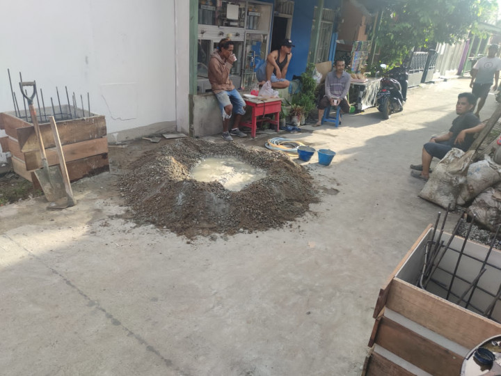 Senin, 28 November 2022 Kegiatan Probebaya bidang Sapras yaitu Pembuatan gapura gg. 7 jalan ulin rt 26