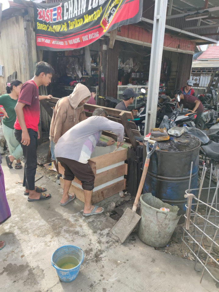 Senin, 28 November 2022 Kegiatan Probebaya bidang Sapras yaitu Pembuatan gapura gg. 7 jalan ulin rt 26