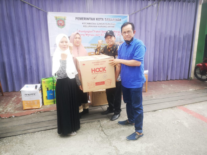 Kamis, 08 Desember 2022, kunjungan dari Kasie Kesra Kecamatan Sungai Kunjang beserta staf dalam rangka kunjungan kegiatan Probebaya di RT.022 Jalan Meranti yg disambut oleh Lurah Karang Anyar.