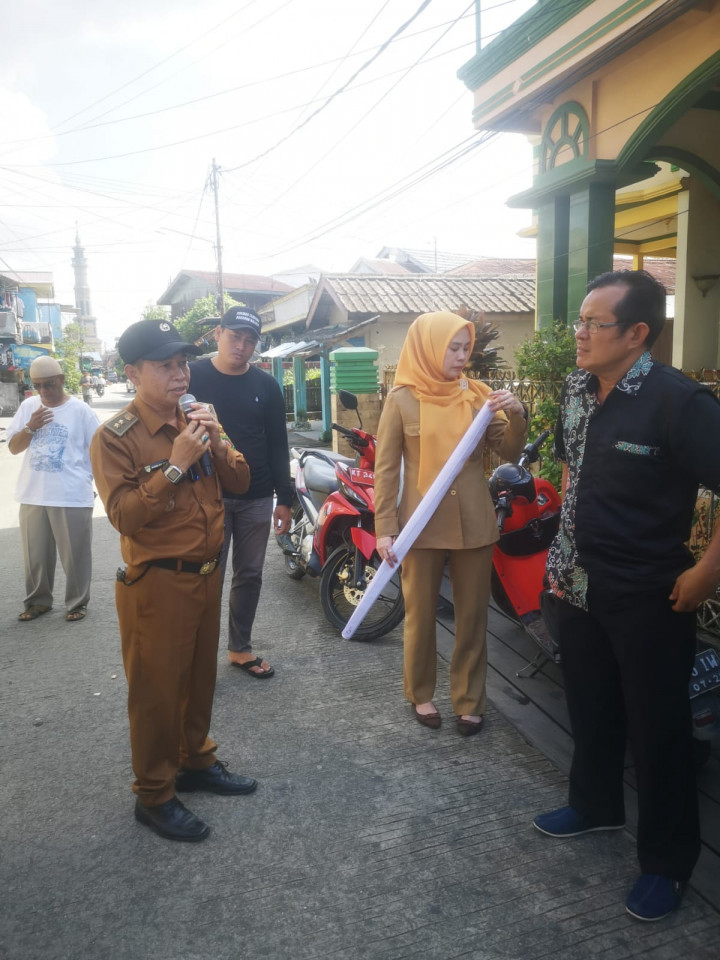 Senin , 12 Des 2022 .Hari ini pemasangan Banner Probebaya 100 Jt serentak seluruh RT Di Kelurahan Karang Anyar. Dengan telah terlaksananya kegiatan probebaya di tiap RT dan bentuk keterbukaan informasi hasil kegiatan probebaya