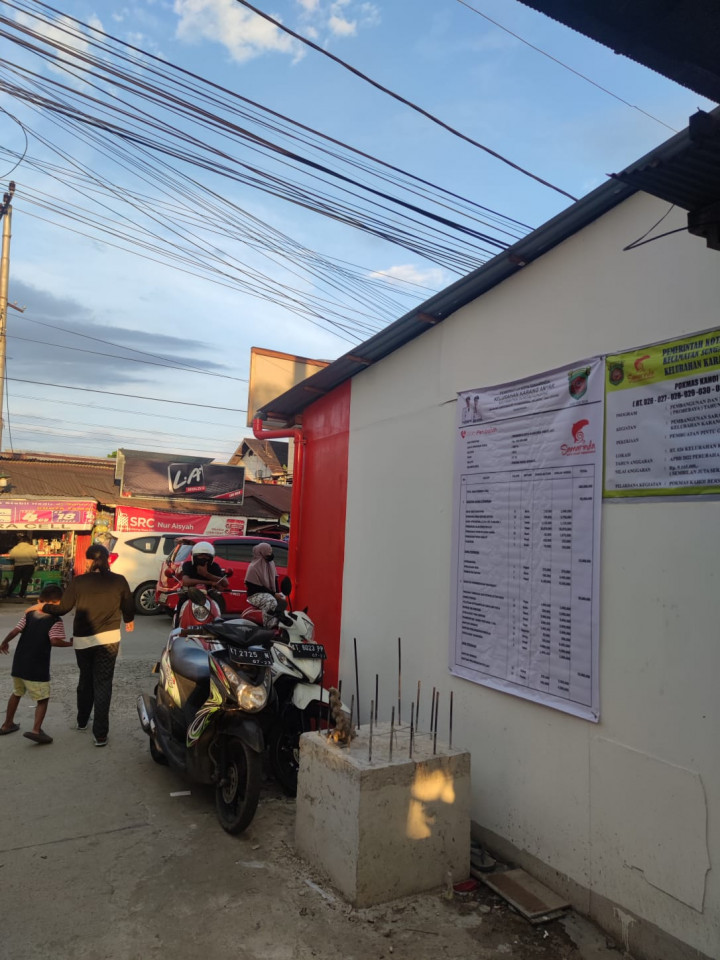 Senin , 12 Des 2022 .Hari ini pemasangan Banner Probebaya 100 Jt serentak seluruh RT Di Kelurahan Karang Anyar. Dengan telah terlaksananya kegiatan probebaya di tiap RT dan bentuk keterbukaan informasi hasil kegiatan probebaya