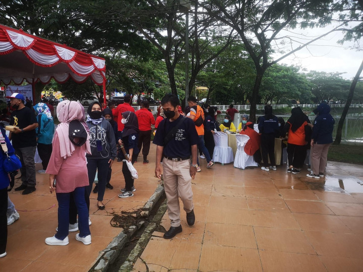Jumat, 16 Desember 2022 Kegiatan bulan bakti gotong royong yang diadakan di folder air hitam kecamatan Samarinda ulu yang dihadiri oleh Lurah Karanganyar bersama staf dan juga anggota Pokmas Karang anyar