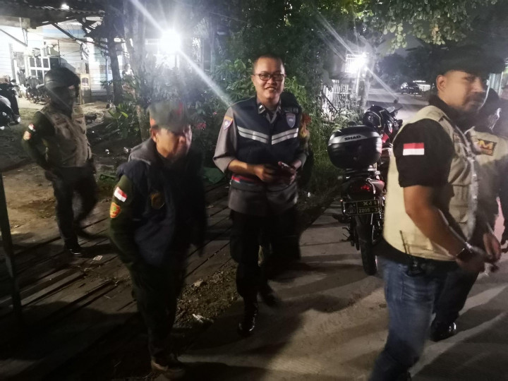 31 Desember 2022, kegiatan Ciptakon Kecamatan Sungai Kunjang dalam menjaga kondisi wilayah se Kecamatan Sungai Kunjang bersama Camat dan Lurah se Sungai Kunjang.