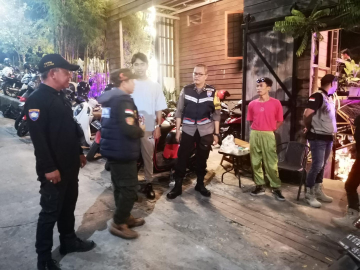 31 Desember 2022, kegiatan Ciptakon Kecamatan Sungai Kunjang dalam menjaga kondisi wilayah se Kecamatan Sungai Kunjang bersama Camat dan Lurah se Sungai Kunjang.