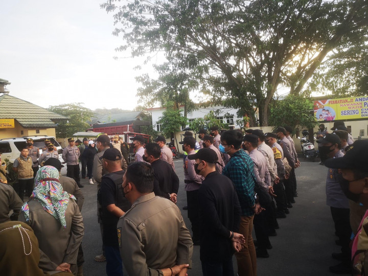31 Desember 2022, kegiatan Ciptakon Kecamatan Sungai Kunjang dalam menjaga kondisi wilayah se Kecamatan Sungai Kunjang bersama Camat dan Lurah se Sungai Kunjang.
