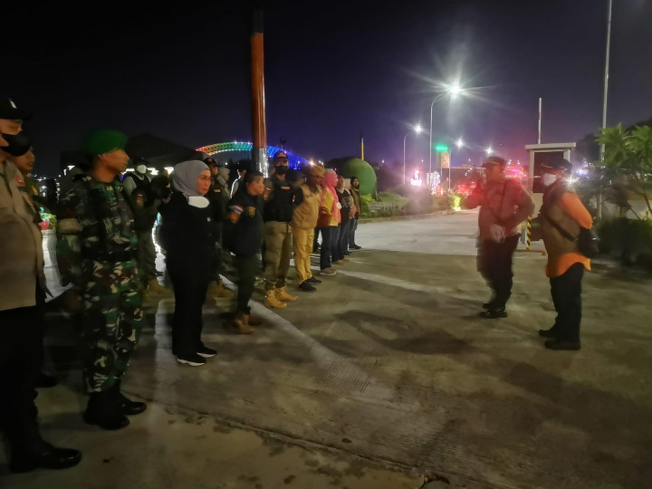 31 Desember 2022, kegiatan Ciptakon Kecamatan Sungai Kunjang dalam menjaga kondisi wilayah se Kecamatan Sungai Kunjang bersama Camat dan Lurah se Sungai Kunjang.