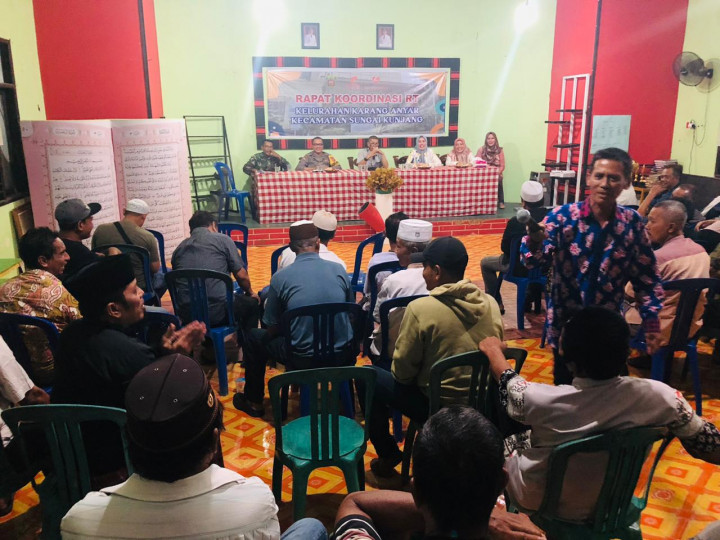 Rabu, 04 Januari 2022, Rakor bersama RT-RT se Karang Anyar