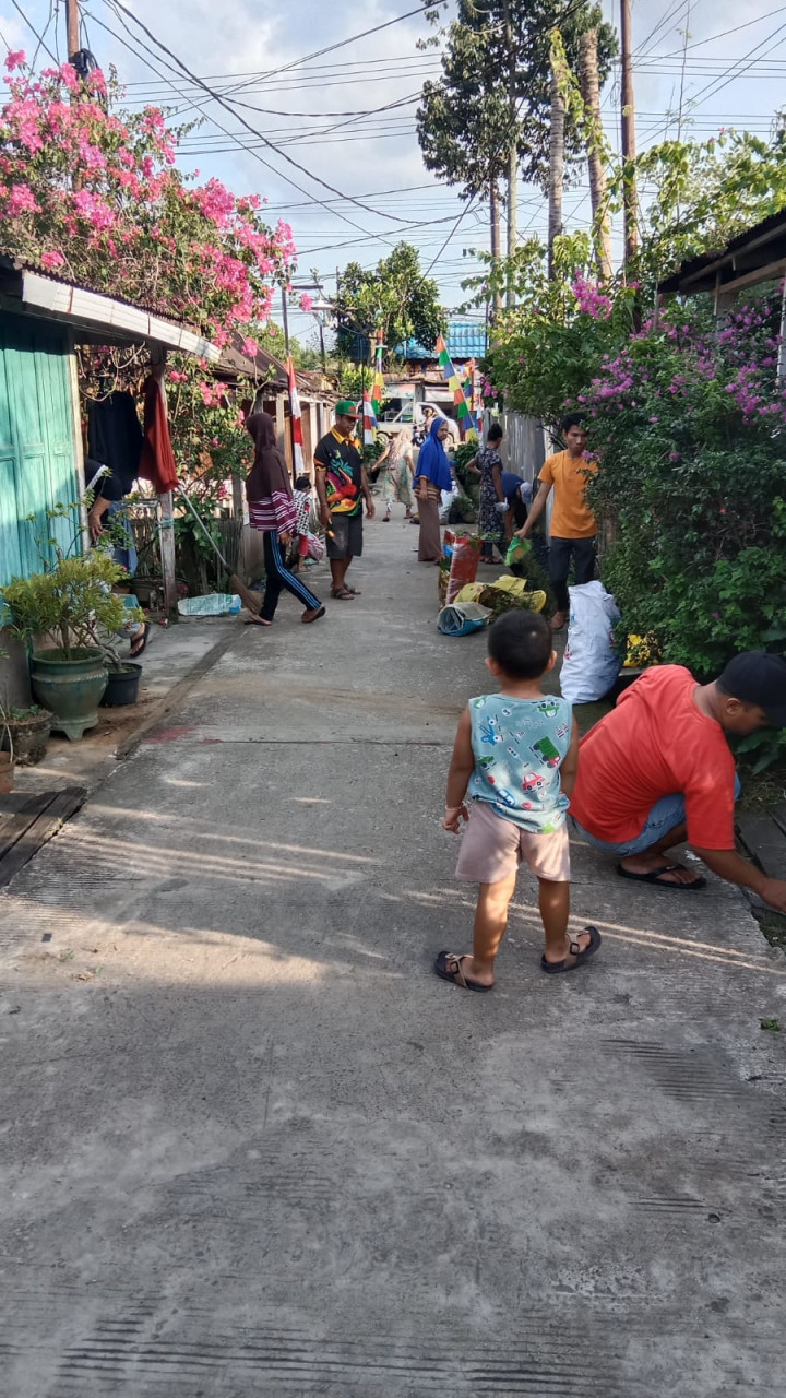 Minggu 15  januari 2023 Kel. KarangAnyar. Giat kerja bakti di Rt. 04,05,14,15,27