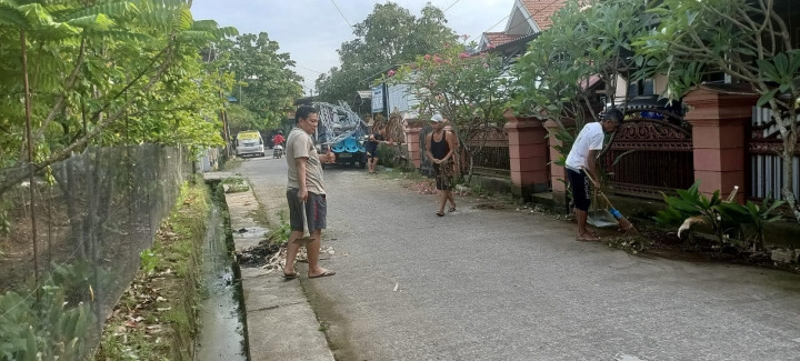20 Januari 2023... Kegiatan giat bersih bersama RT di Kelurahan Karang anyar dalam rangka rangkaian peringatan HUT Kota Samarinda ke-355 dan Pemkot ke-63
