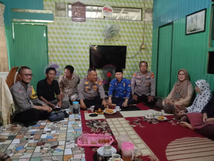 Jumat, 20 Januari 2023, Kegiatan "curhat kapolsek"  di kelurahan Karang Anyar. Kegiatan ini merupakan kegiatan bersilaturahmi bersama warga masyarakat sekaligus memberikan bantuan paket sembako kepada warga masyarakat