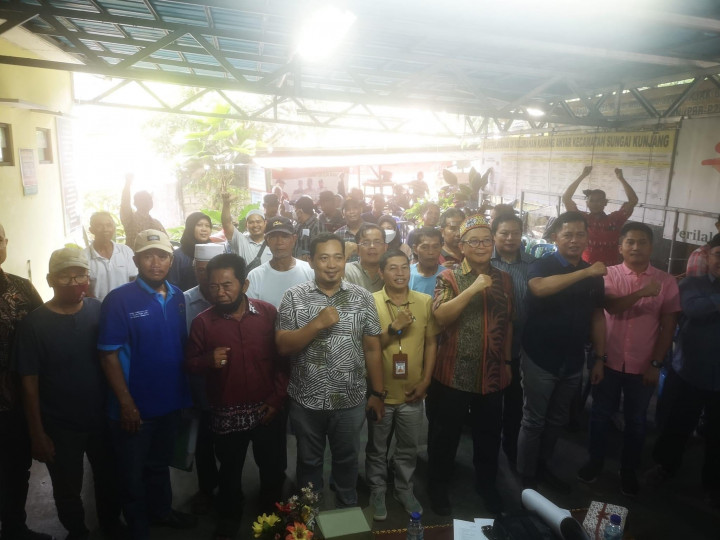 Jumat, 10 Februari 2023.... Penyuluhan program PTSL tahun 2023-2024 oleh pihak BPN Samarinda yang didampingi pihak dari polresta Samarinda serta dihadiri oleh anggota DRR RI dari Komisi 2 dapil kaltim bpk. KH Aus Hidayat Nur