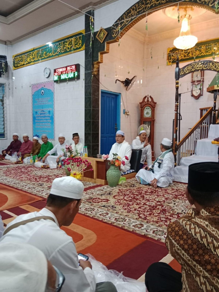 Selasa, 14 Februari 2023,  Kegiatan isra miraj di masjid Ar-rahmah RT 30 kelurahan Karang Anyar yang dihadiri oleh Lurah Karang Anyar
