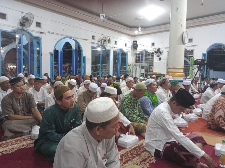 Selasa, 14 Februari 2023,  Kegiatan isra miraj di masjid Ar-rahmah RT 30 kelurahan Karang Anyar yang dihadiri oleh Lurah Karang Anyar