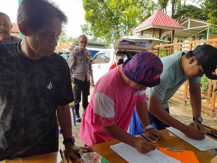 16 Februari 2023, Distribusi beras murah yang diadakan di kelurahan Karang Anyar, program dari pemerintah kota Samarinda guna menyalurkan harga beras yang terjangkau bagi masyarakat.
