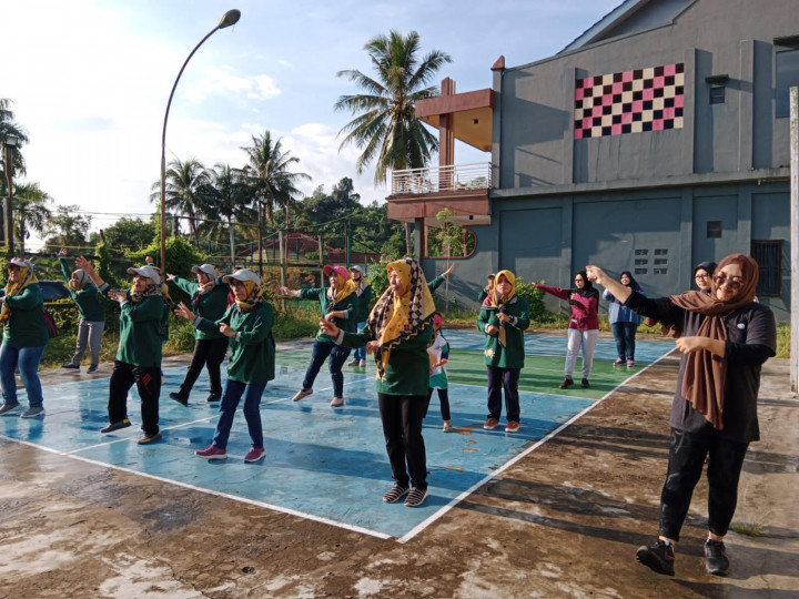 Minggu, 19 Februari 2023, acara sedekah sampah di Bank Ramli RT.002 jalan MT. Haryono yang dibarengi dengan kegiatan Kerja Bakti bersama. Acara dihadiri oleh Lurah, Ketua PKK dan Anggota PKK Karang Anyar.