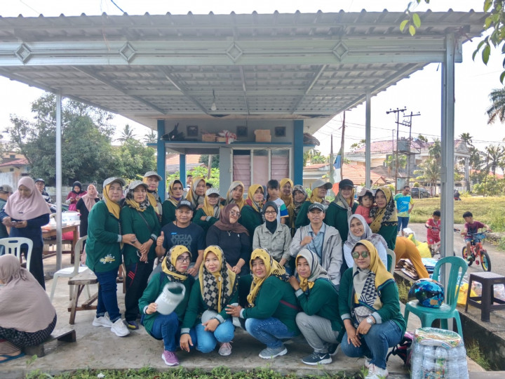 Minggu, 19 Februari 2023, acara sedekah sampah di Bank Ramli RT.002 jalan MT. Haryono yang dibarengi dengan kegiatan Kerja Bakti bersama. Acara dihadiri oleh Lurah, Ketua PKK dan Anggota PKK Karang Anyar.