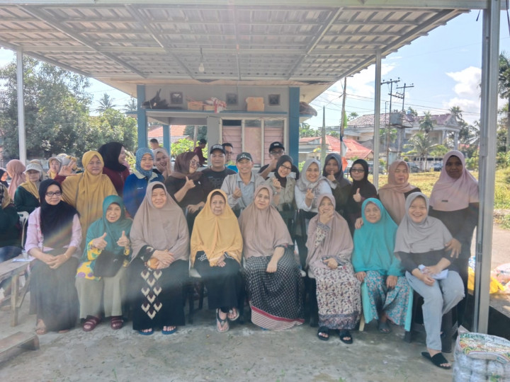 Minggu, 19 Februari 2023, acara sedekah sampah di Bank Ramli RT.002 jalan MT. Haryono yang dibarengi dengan kegiatan Kerja Bakti bersama. Acara dihadiri oleh Lurah, Ketua PKK dan Anggota PKK Karang Anyar.