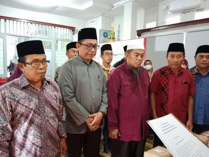 Kamis, 23 Februari 2023, Lurah Karang Anyar menghadiri kegiatan pelantikan Dewan Hakim MTQ ke 25 Sungai Kunjang di Kantor Kecamatan Sungai Kunjang.