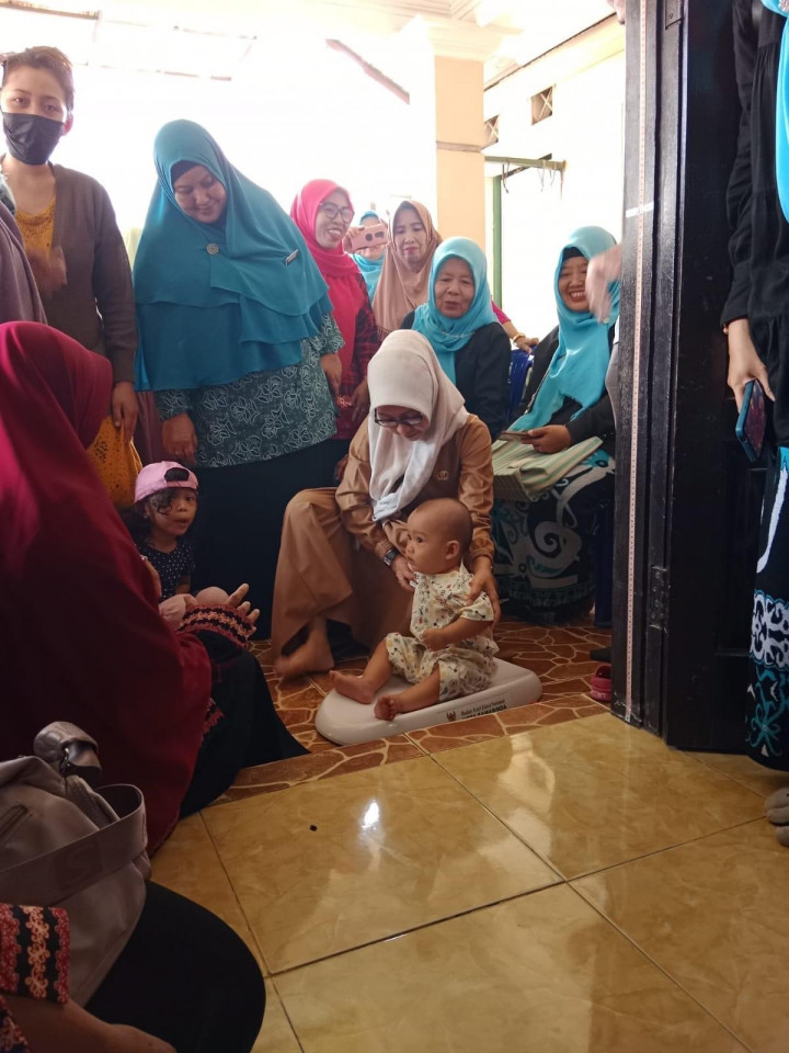 Selasa, 28 Februari 2021, Gerakan penambahan hari buka Posyandu yang diadakan di Posyandu Kelapa Gading sehat RT 16, 33, 37 Kel. Karang Anyar yang dihadiri oleh Lurah bersama Ketua TP PKK Kel. Karang Anyar
