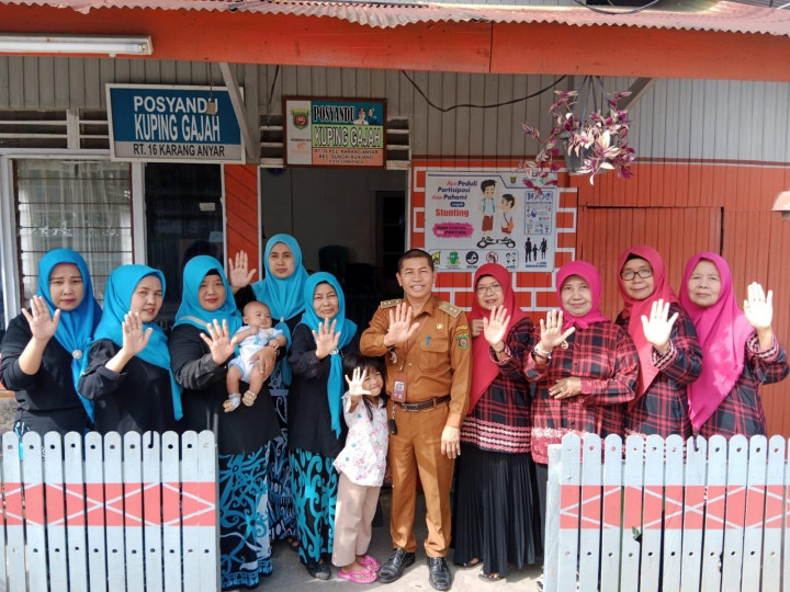Selasa, 28 Februari 2021, Gerakan penambahan hari buka Posyandu yang diadakan di Posyandu Kelapa Gading sehat RT 16, 33, 37 Kel. Karang Anyar yang dihadiri oleh Lurah bersama Ketua TP PKK Kel. Karang Anyar