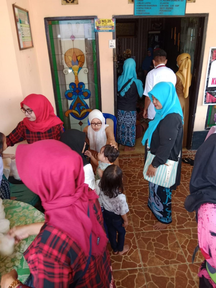 Selasa, 28 Februari 2021, Gerakan penambahan hari buka Posyandu yang diadakan di Posyandu Kelapa Gading sehat RT 16, 33, 37 Kel. Karang Anyar yang dihadiri oleh Lurah bersama Ketua TP PKK Kel. Karang Anyar