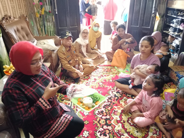 Selasa, 28 Februari 2021, Gerakan penambahan hari buka Posyandu yang diadakan di Posyandu Kelapa Gading sehat RT 16, 33, 37 Kel. Karang Anyar yang dihadiri oleh Lurah bersama Ketua TP PKK Kel. Karang Anyar