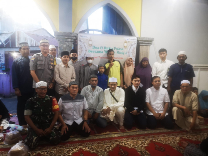 Senin, 03 April 2023, Kegiatan buka bersama di langgar al mukharomah sekaligus acara pemberian bantuan kepada warga masyarakat  sekitar cendana dari pihak pertamina yang dihadiri oleh Lurah bersama Babinsa, Bhabinkamtibmas, FKPM & Staf Kelurahan