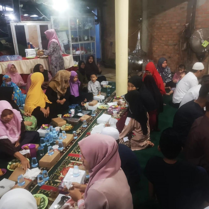 Rabu, 05 April 2023 Kegiatan safari ramadhan Lurah Karang Anyar berbuka puasa bersama di langgar baiturrahman RT 27 Kel. Karang Anyar
