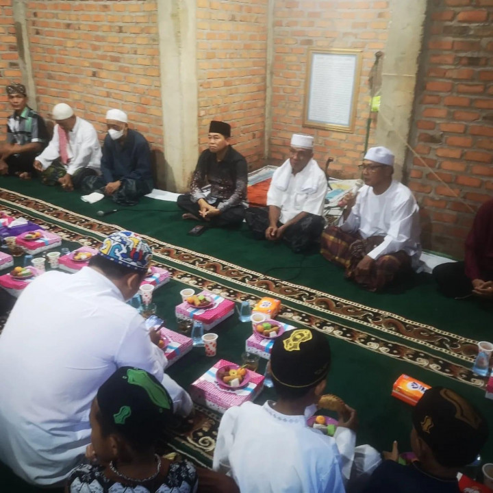 Rabu, 05 April 2023 Kegiatan safari ramadhan Lurah Karang Anyar berbuka puasa bersama di langgar baiturrahman RT 27 Kel. Karang Anyar