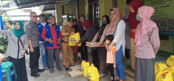 18 & 19 April 2023, kegiatan pembagian Bantaun sembako dalam rangka kegiatan Probebaya tahun 2023 bidang Pemberdayaan di Pokmas Cendana.
