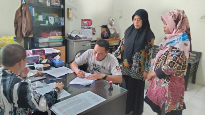 Kamis, 27 April 2023, penandatanganan Kontrak Swakelola Probebaya tahun 2023 bidang Pemberdayaan Masyarakat. Dihadiri oleh Pokmas Cendana, Pokmas Gading dan Lurah beserta Kasie Kesra Karang Anyar.