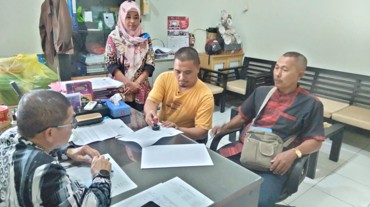 Kamis, 27 April 2023, penandatanganan Kontrak Swakelola Probebaya tahun 2023 bidang Pemberdayaan Masyarakat. Dihadiri oleh Pokmas Cendana, Pokmas Gading dan Lurah beserta Kasie Kesra Karang Anyar.