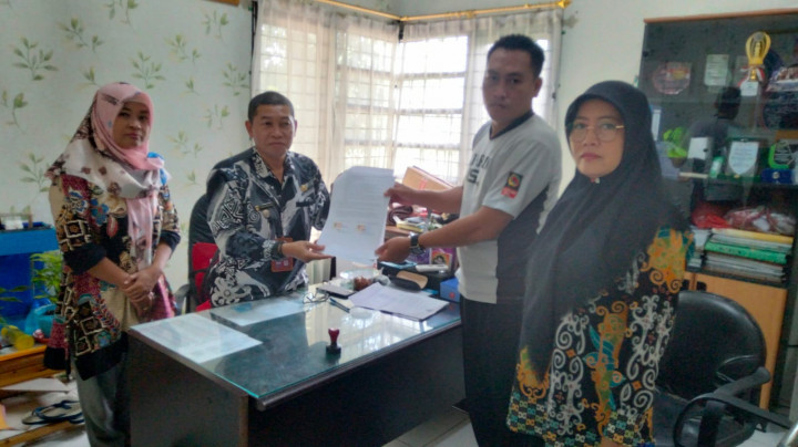 Kamis, 27 April 2023, penandatanganan Kontrak Swakelola Probebaya tahun 2023 bidang Pemberdayaan Masyarakat. Dihadiri oleh Pokmas Cendana, Pokmas Gading dan Lurah beserta Kasie Kesra Karang Anyar.