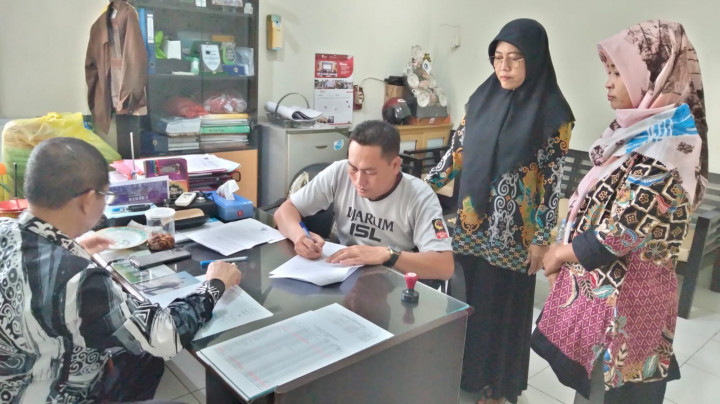 Kamis, 27 April 2023, penandatanganan Kontrak Swakelola Probebaya tahun 2023 bidang Pemberdayaan Masyarakat. Dihadiri oleh Pokmas Cendana, Pokmas Gading dan Lurah beserta Kasie Kesra Karang Anyar.