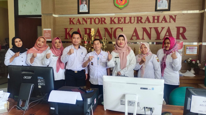 Rabu, 26 April 2023, mendapatkan kunjungan kerja dari Camat dan Sekcam Sungai Kunjang yang langsung diterima Lurah di Kantor Kelurahan Karang Anyar