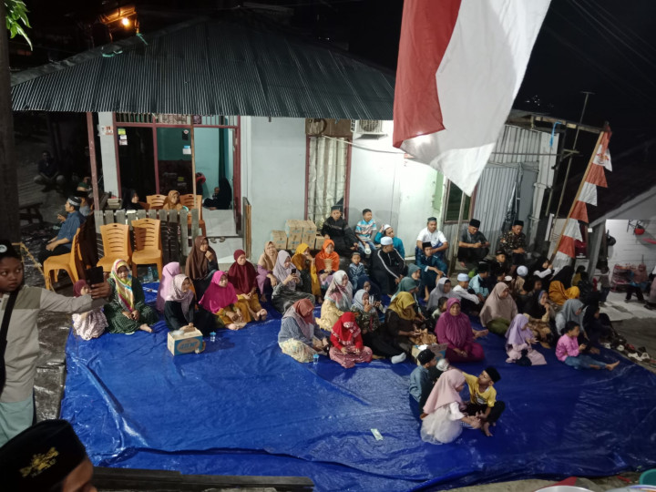 Jumat, 28 April 2023, Lurah Karang Anyar menghadiri acara Halal Bihalal sekaligus mengikuti kegiatan perayaan Lebaran Ketupat di Jl. Cendana RT.011