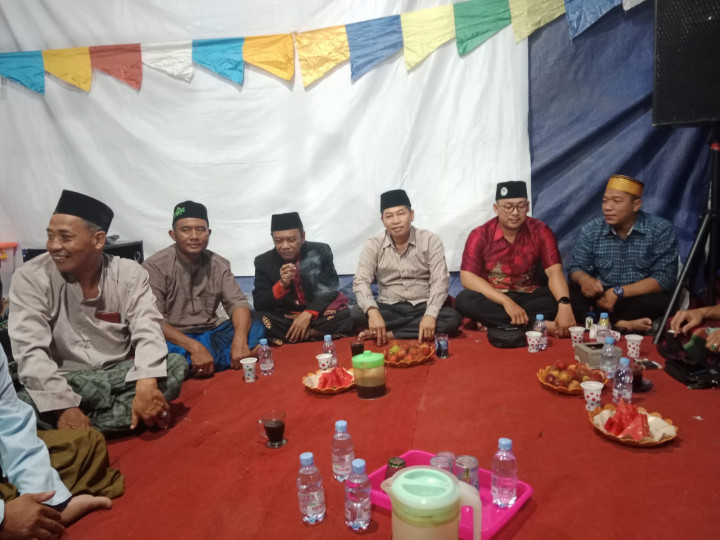 Jumat, 28 April 2023, Lurah Karang Anyar menghadiri acara Halal Bihalal sekaligus mengikuti kegiatan perayaan Lebaran Ketupat di Jl. Cendana RT.011