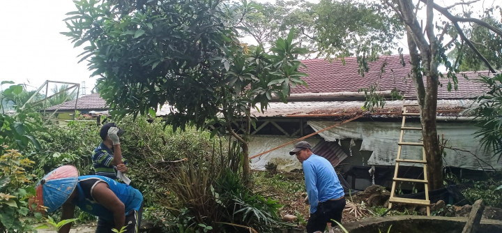 05 Mei 2023 ...kegiatan pembersihan lingkungan kantor kelurahan karang anyar  l
