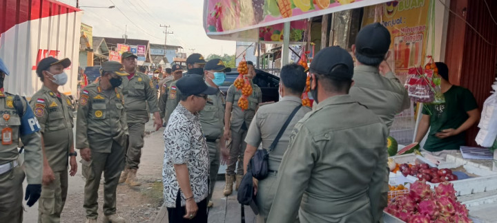 Kamis, 11 Mei 2023 Giat gabungan penertiban PKL di Jalan Cendana bersama Jajaran pihak Kecamatan Sungai Kunjang