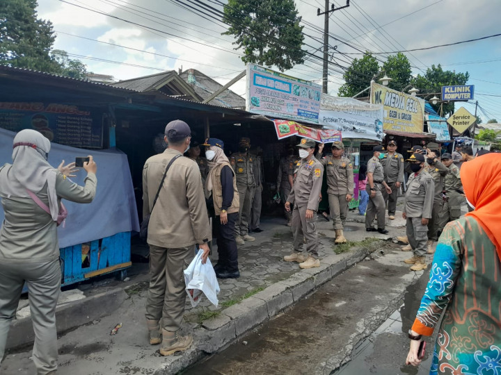Kamis, 11 Mei 2023 Giat gabungan penertiban PKL di Jalan Cendana bersama Jajaran pihak Kecamatan Sungai Kunjang