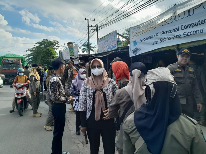 Kamis, 11 Mei 2023 Giat gabungan penertiban PKL di Jalan Cendana bersama Jajaran pihak Kecamatan Sungai Kunjang