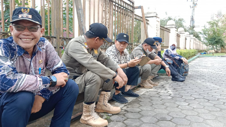 Kamis, 11 Mei 2023 Giat gabungan penertiban PKL di Jalan Cendana bersama Jajaran pihak Kecamatan Sungai Kunjang
